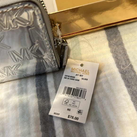 Michael Kors Jet Set Monogram Metallic Card Holder - Picture 6 of 6
